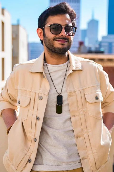 CarryMinati is beautifully posing for a picture.